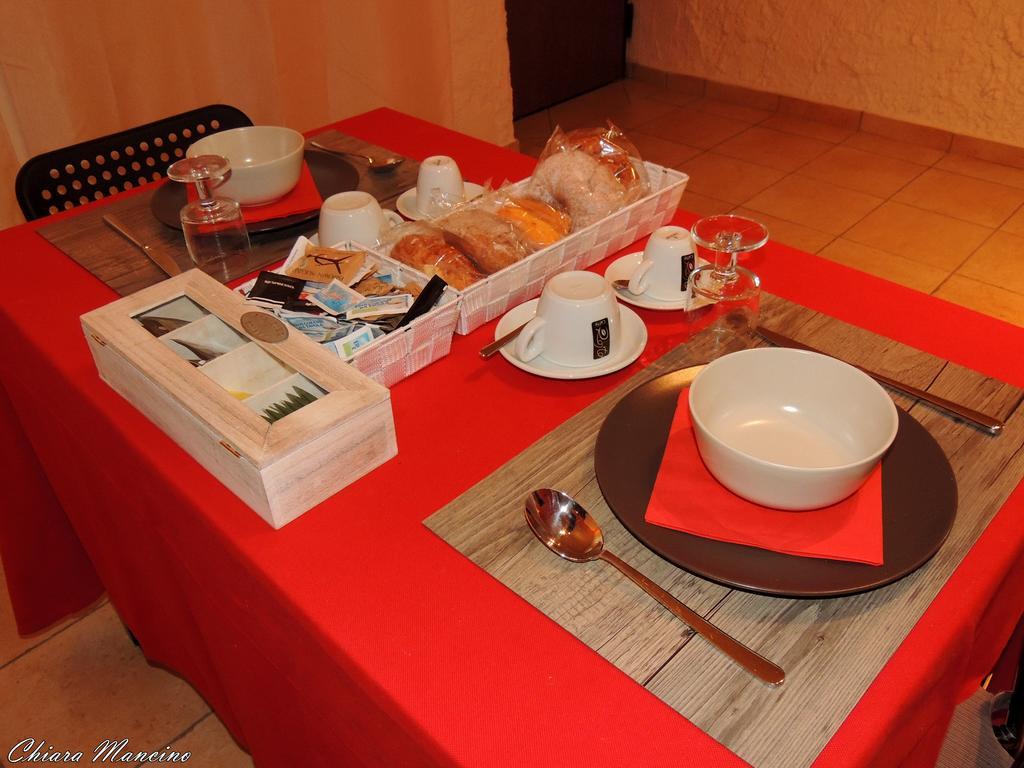 La Casa Del Colonnello Hotell Vercelli Exteriör bild